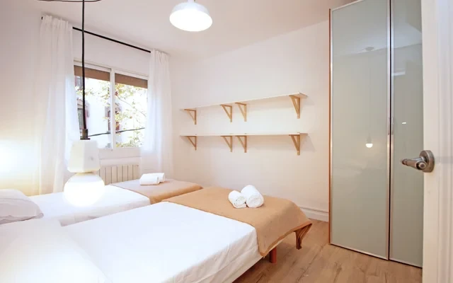 Spacious 4 bedroom apartment right in Eixample, fully equipped 4