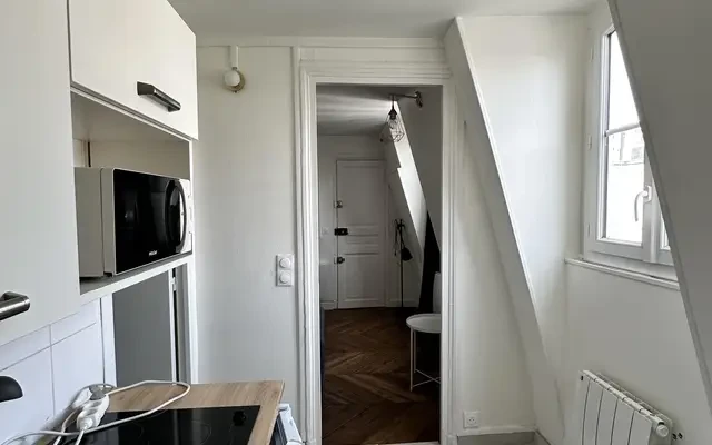 PARIS 9e·18m²·F1·Studio·With furniture 4