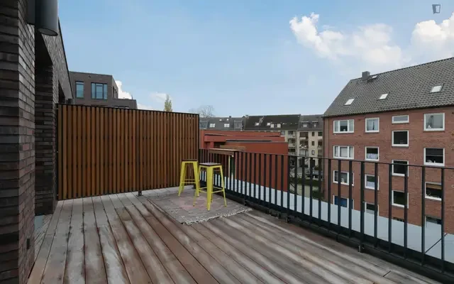 Single bedroom in a 4 bedroom apartment in Hamburg 1