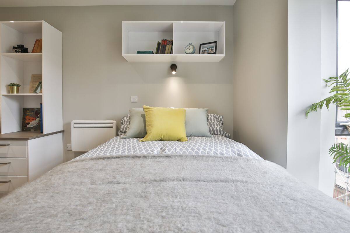 Classic 6-Bed Shared House - Balcony