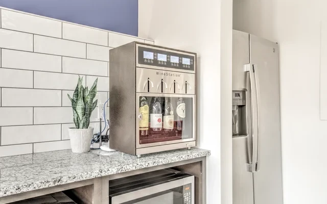The Delmonte Apartments - St. Louis student accommodation - Coffee Bar