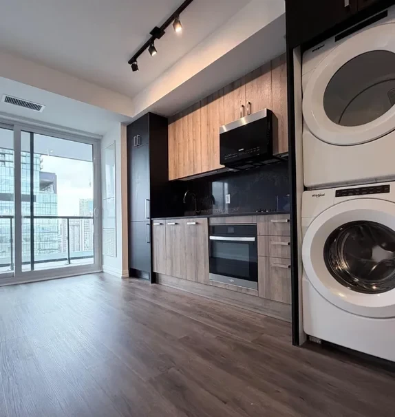 280 Dundas Street West