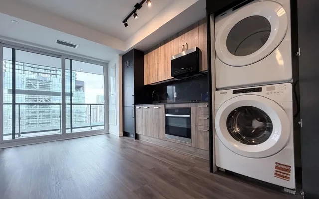 280 Dundas Street West 1