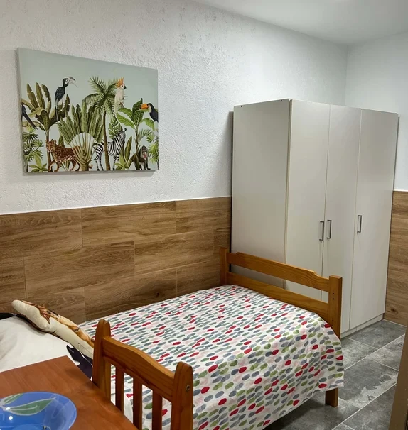 Se alquila estudio completamente equipado y amueblado