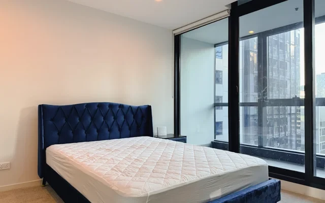 8 Sutherland St. 4