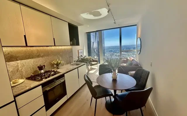 648 Lonsdale Street 3