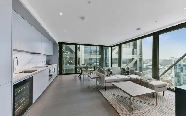 One Bishopsgate Plaza, Houndsditch, London, EC3A 7AB 2