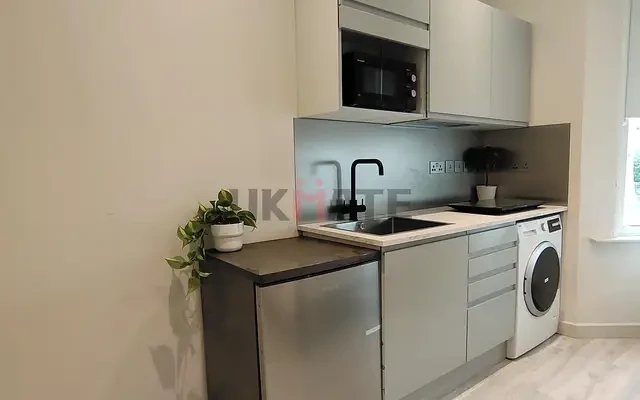 UM-YoLiving Kingston Villiers Road Studio 1 - London student accommodation
