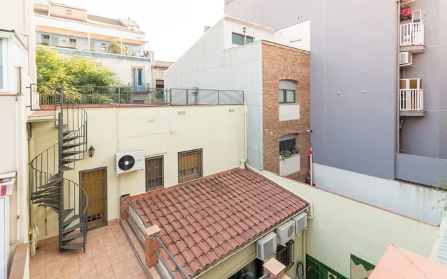 NIce one bedroom flat right in SAnt Andreu, super easy to commute to the centre, just 10 min 0