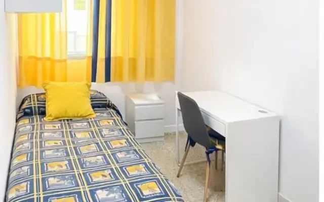 Cozy single bedroom in Ciudad Jardín, well connected to the city center 3