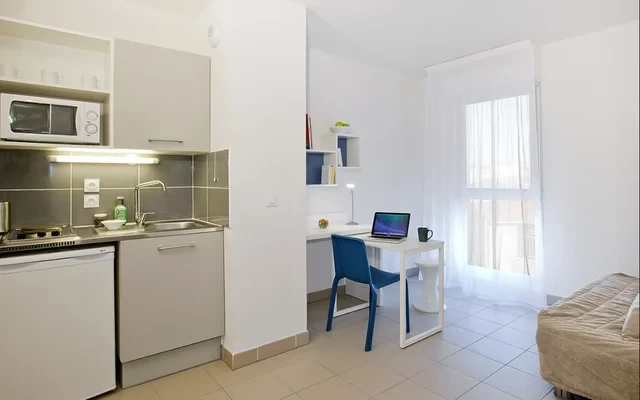 6th arrondissement, near Université de Provence Aix-Marseille 1, direct access to Kedge Business School 2