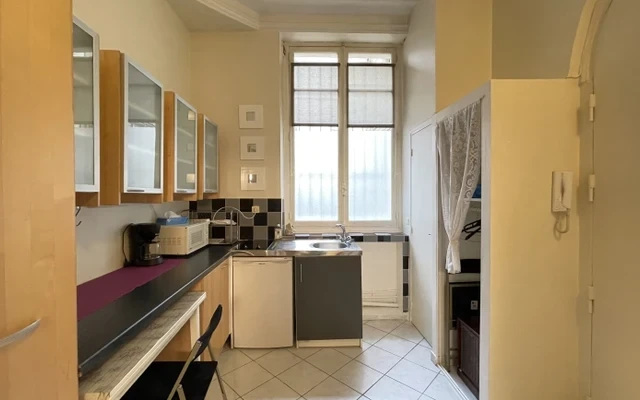PARIS 10e·25m²·studio·With furniture·Long-term only 4