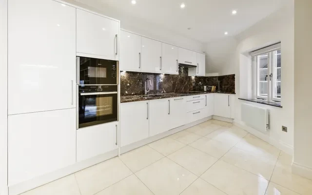Stratton Street London W1J 1