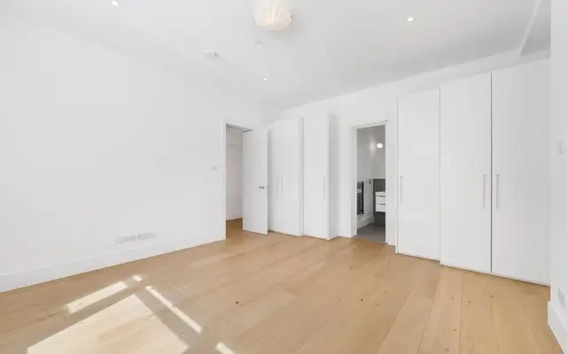 Ennismore Gardens, London, SW7 1AQ 0