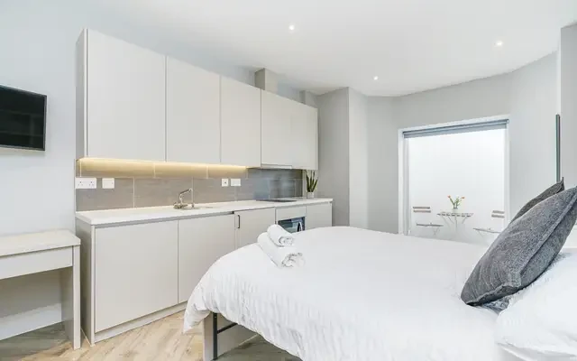studio in Ealing 2