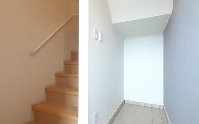 Collette I, Room 303 3