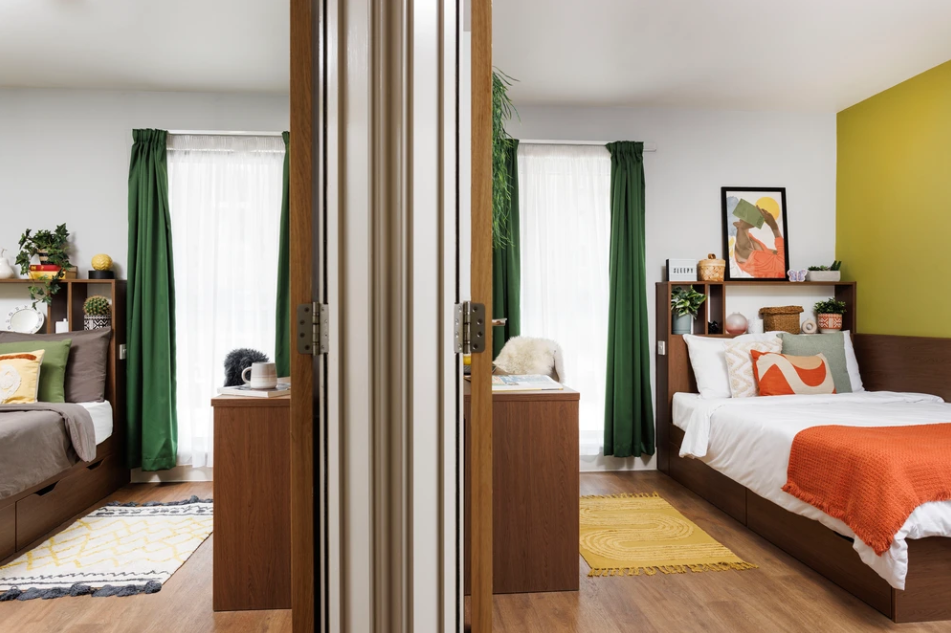 NON ENSUITE: TWO BED FLAT