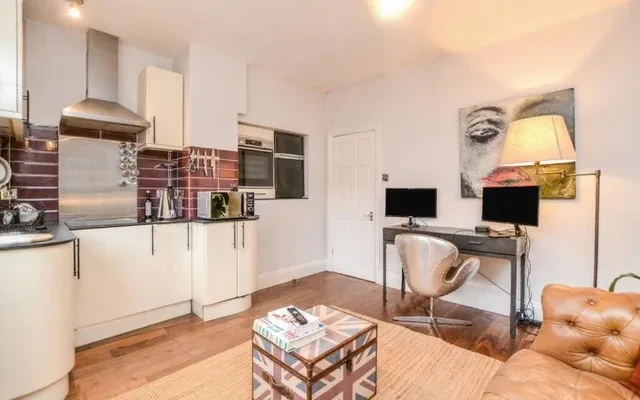 LH-Northwick Close 4