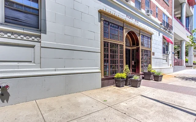 CA - 4111 Walnut Street 1