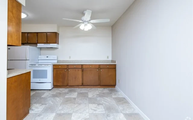 Oakland Manor Apartments 2