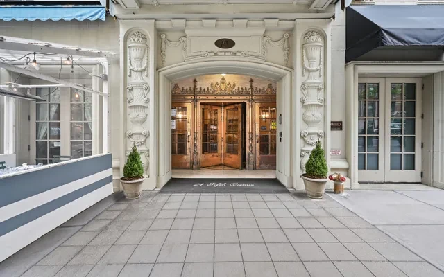 24 Fifth Avenue 1