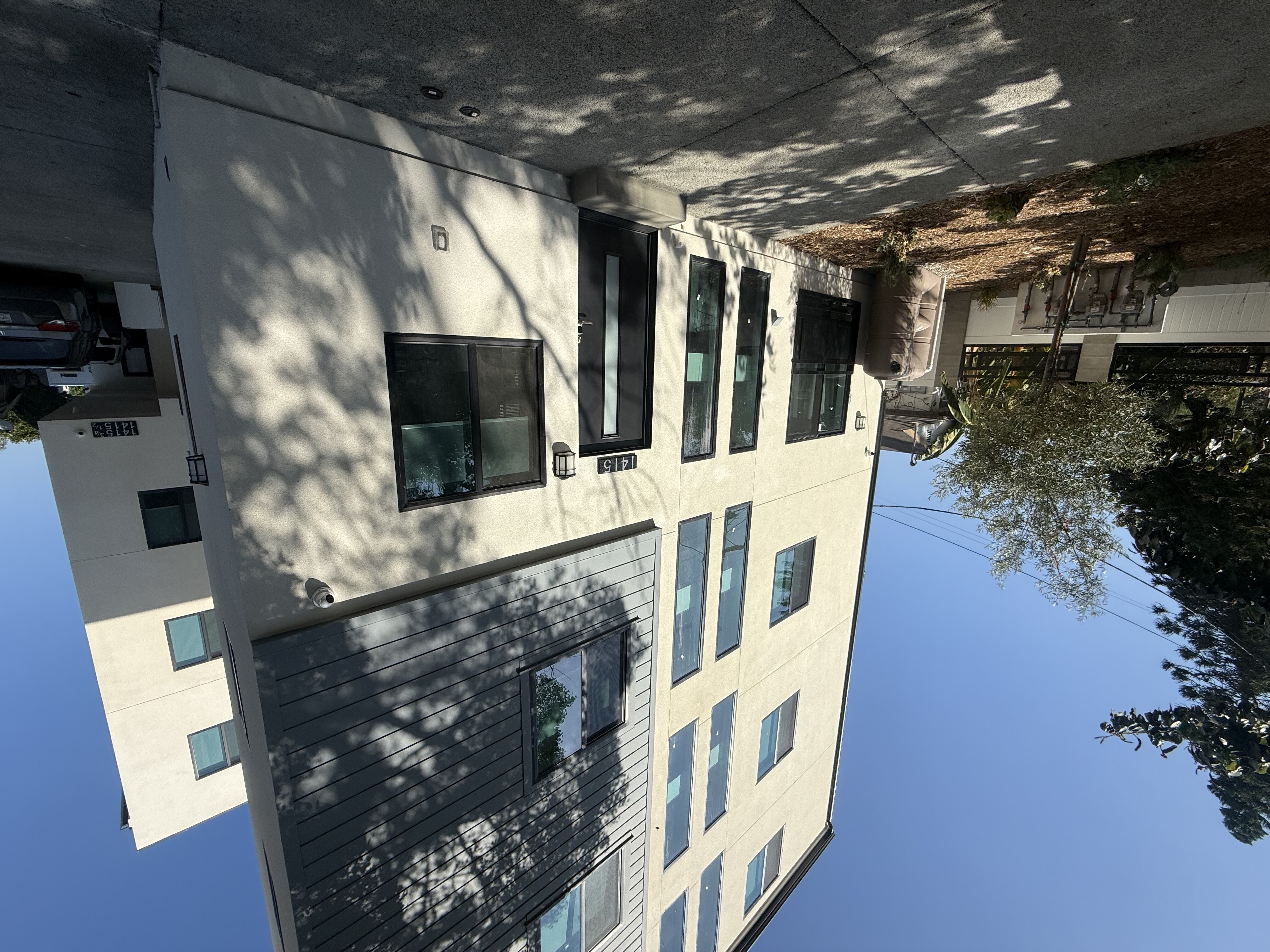 1415 W 35th Pl