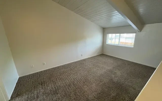 1020 Cacique Street - Santa Barbara student accommodation - 1 Bed 1 Bath
