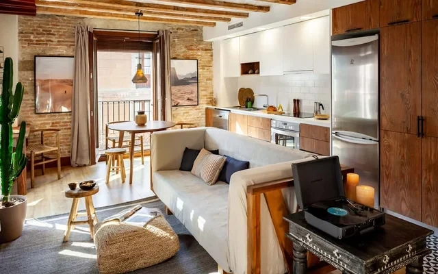 Shan - 1 bedroom and balcony in El Born 3