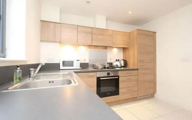 apartment near Zenith Basin, 592 Commercial Road 4