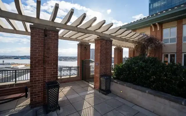 Beautiful 2 Bedroom Fully Furnished Apartment on Harborfront 2