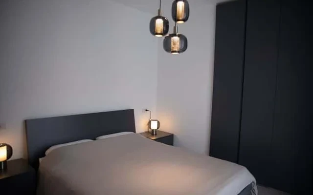 Moderno Trilocale in Via Ermenegildo Cantoni, Milano 4