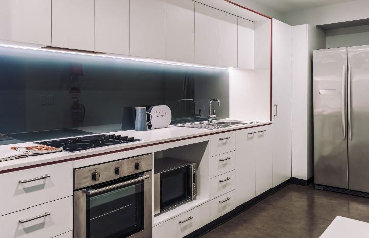 Corner View Room in 5-Bed Apartment