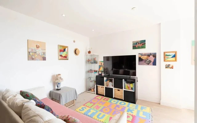 LH-New Malden House - London student accommodation