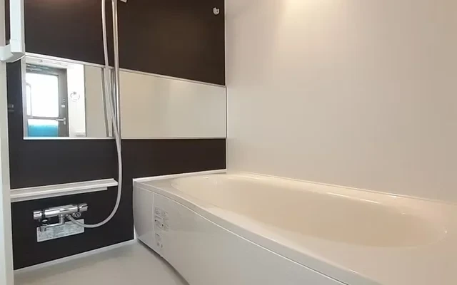 Collette I, Room 303 4