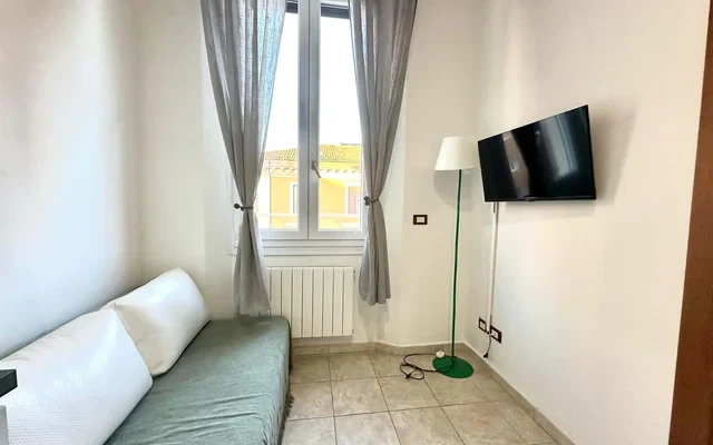 Bilocale arredato in via Irnerio per affitti mensili (1) 3