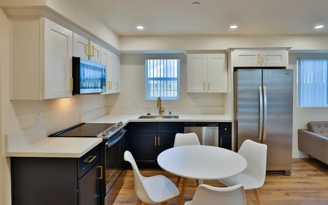 Leo Apartments 2