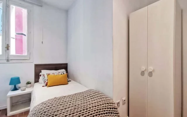 Comodo appartamento in Calle Valencia 4