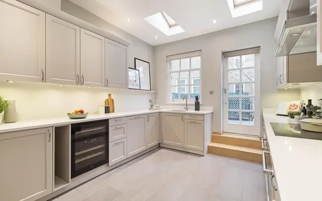 Beauchamp Place, Chelsea, London, SW3 1NJ 2