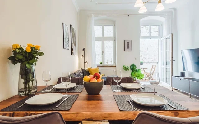 Sonnige neu renovierte Wohnung in bester Berliner Lage! 4