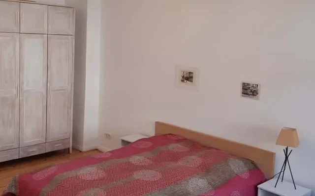 Madita - grosse Altbau-Wohnung mit 2 Schlafzimmern im schoenen Wedding 3