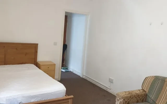 Room 2 King Edwards Road, Swansea SA1 2