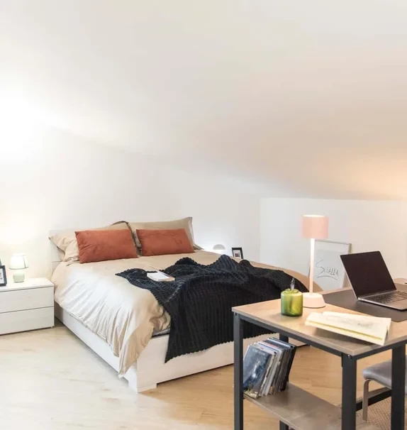 ATTIC APARTMENT (up to 4) with LIVING AREA, PRIVATE TERRACE, 15 min to ROME-DOWNTOWN #R18