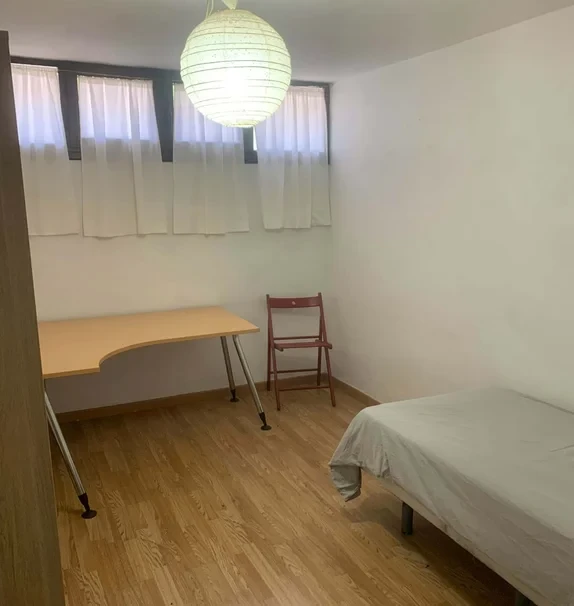 Calle Oscar Carvallo Sevilla 41018 Spain