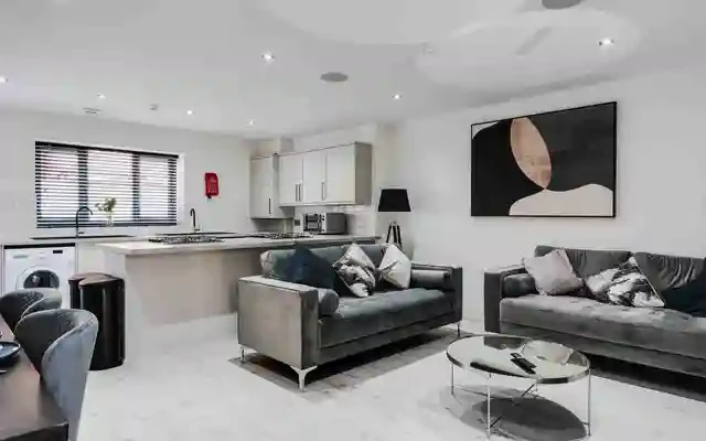 28 Avondale Road, LN2 1