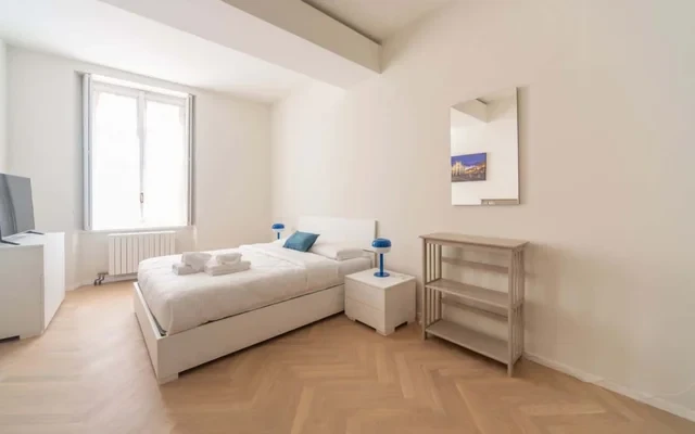 Charming 2-Bedroom Apartment in Milanese Building 1