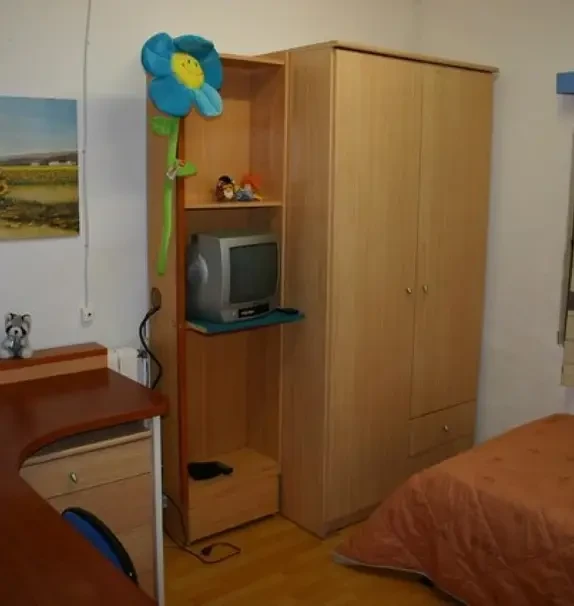 Single bedroom in a 5 bedroom apartment (2B)