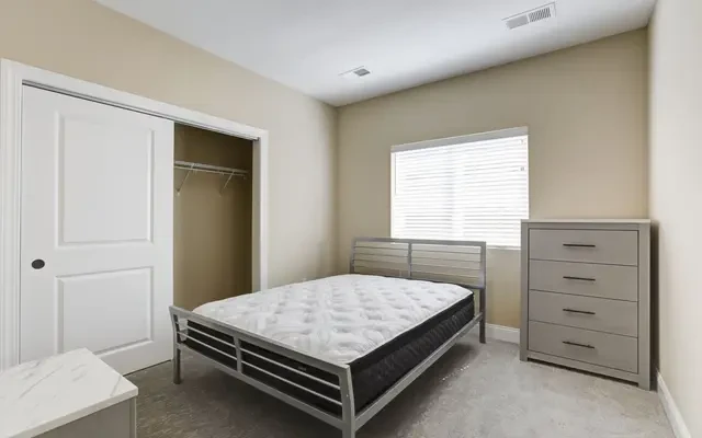 305 W Clark St Champaign IL, 61820 - Champaign student accommodation