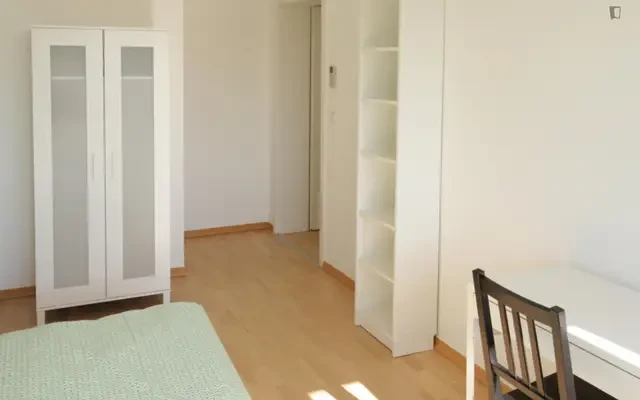 Inviting single bedroom in Tempelhof 2