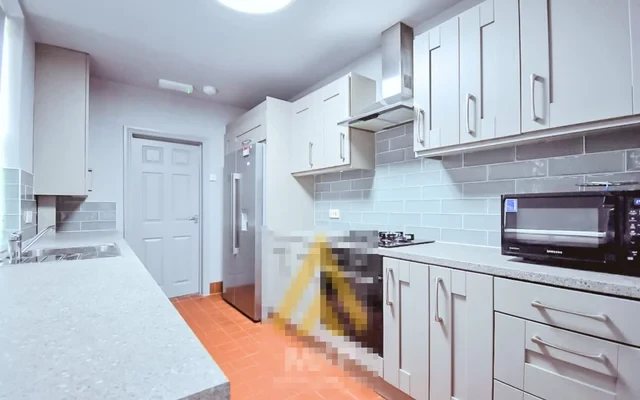 Entire Place·5B1.5B···74 Raddlebarn Road Birmingham B29 6HJ 1