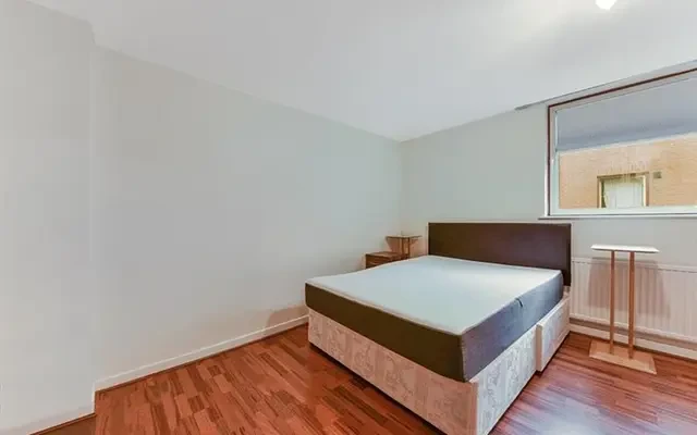 Tamarind Yard, London, E1W 2JT 4